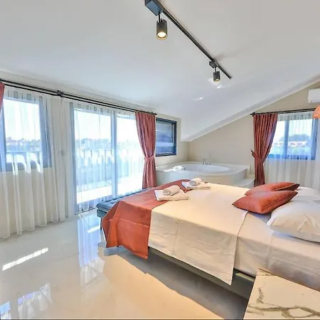 Isitmali Kapali Havuzlu Fresco * Fethiye