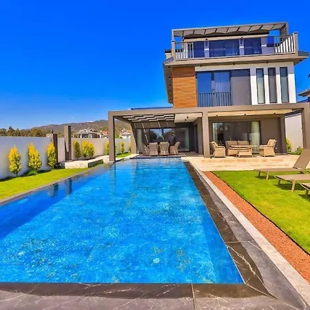 Isitmali Kapali Havuzlu Fresco Villa *