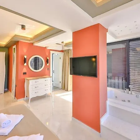 Villa Isitmali Kapali Havuzlu Fresco *